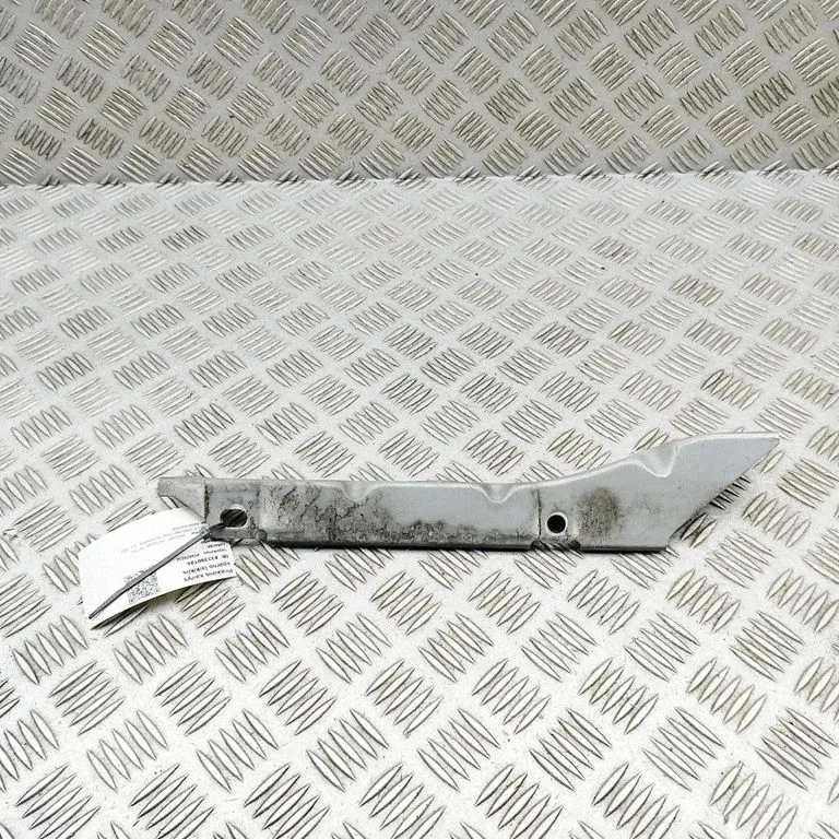 Poritiiva kinnitusklamber 6W8316377AC