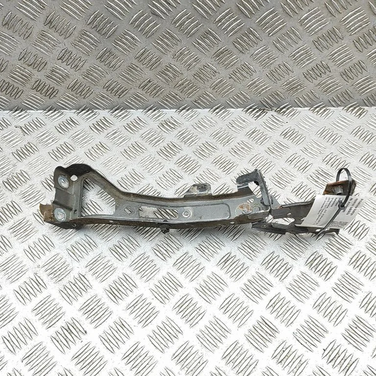 Fender mounting bracket 8W0821183A