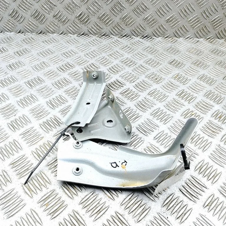 Fender mounting bracket 1477919300