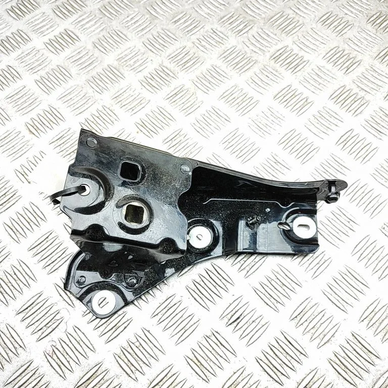 Poritiiva kinnitusklamber 85H821434 – Audi Q6 e-tron (2024-)