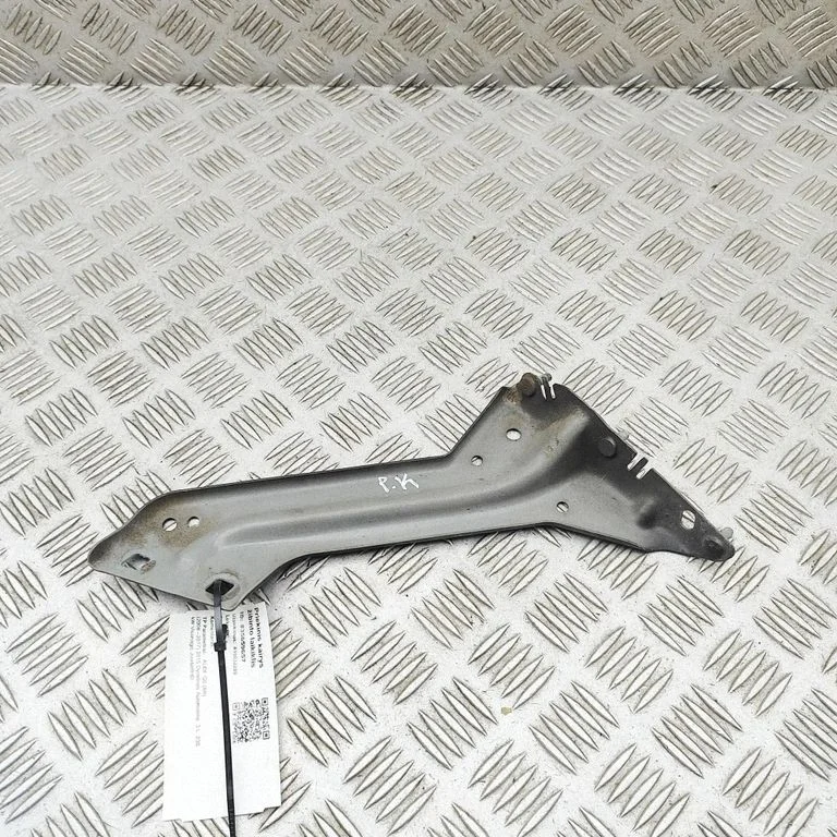 Wspornik błotnika 8R0821135