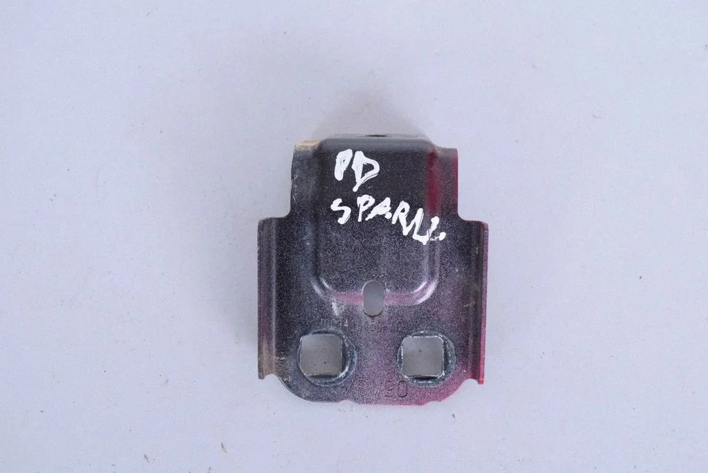 Spārna kronšteins J9C316150AC
