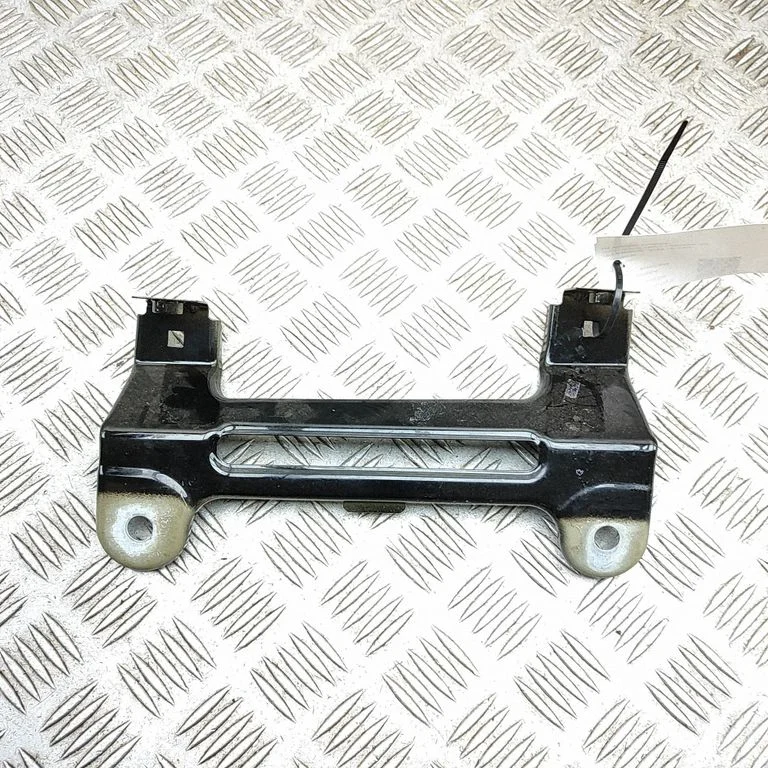 Poritiiva kinnitusklamber 85H821168 – Audi Q6 e-tron (2024-)