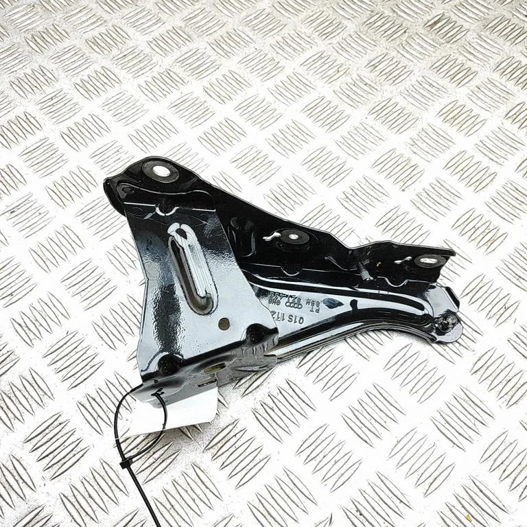 Poritiiva kinnitusklamber 85H821433 – Audi Q6 e-tron (2024-)