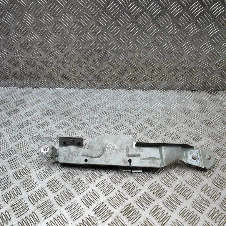 Fender mounting bracket 31416627