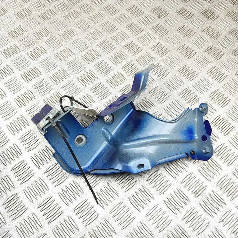 Wspornik błotnika 8MA821469