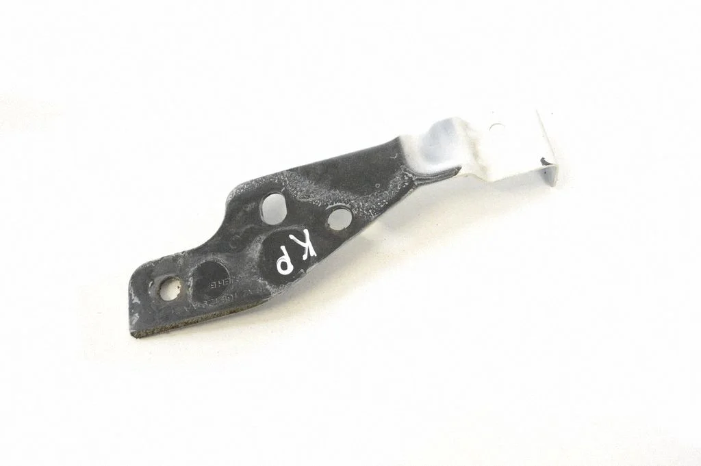 Spārna kronšteins J8A216E129AA