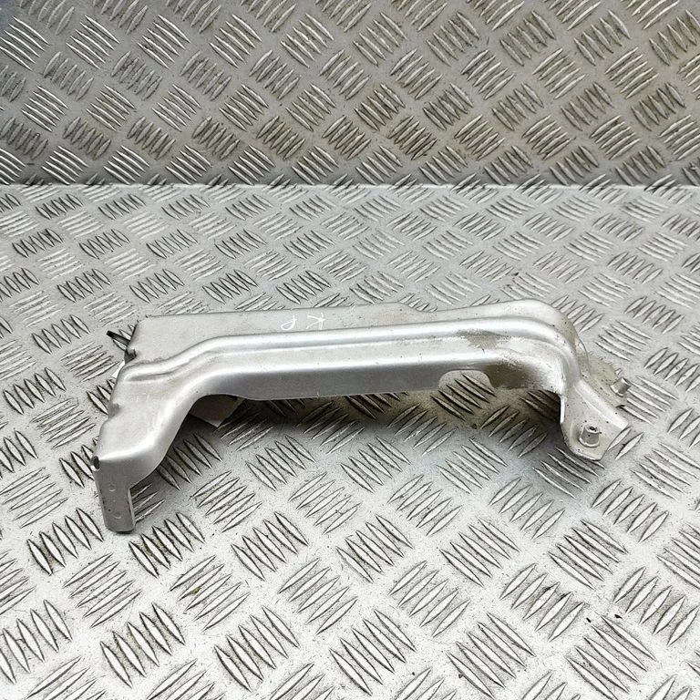 Fender mounting bracket 80846011