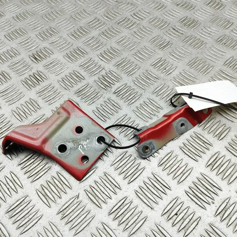 Poritiiva kinnitusklamber – eesmine vasak