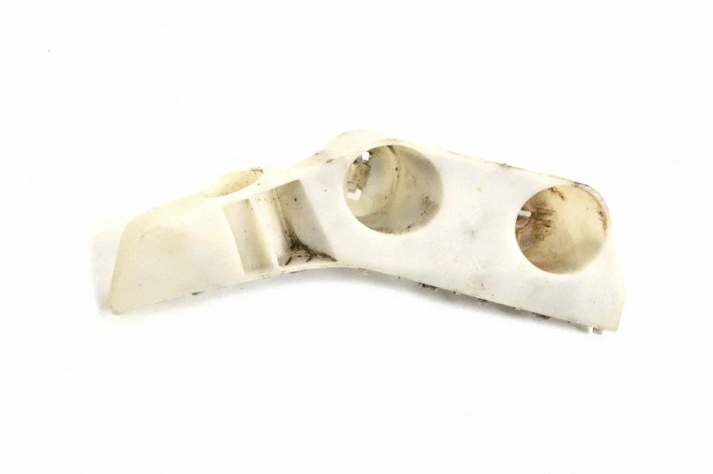 Spārna kronšteins – priekšējā labā