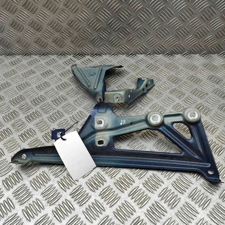 Fender mounting bracket 7351515