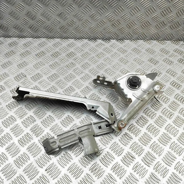 Fender mounting bracket 7267325