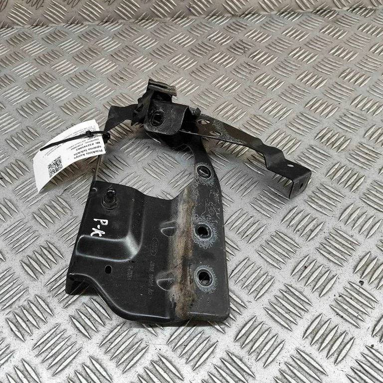 Spārna kronšteins J8A216E129AA