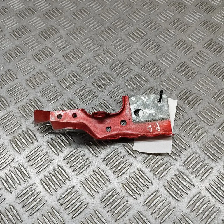 Fender mounting bracket 625643248R