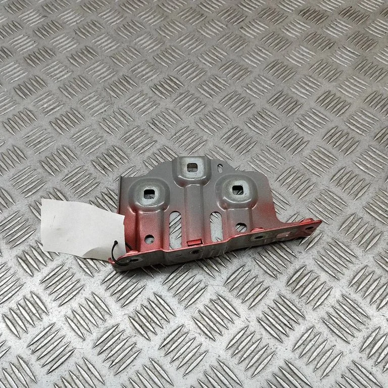 Fender mounting bracket 631220027R