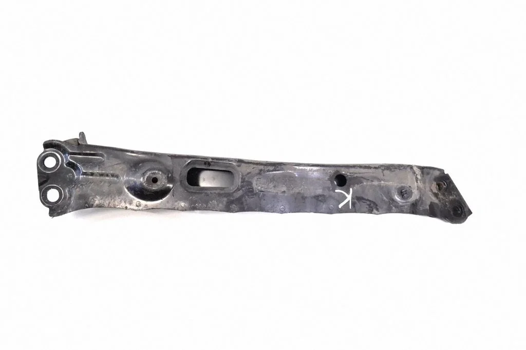 Fender mounting bracket – front left