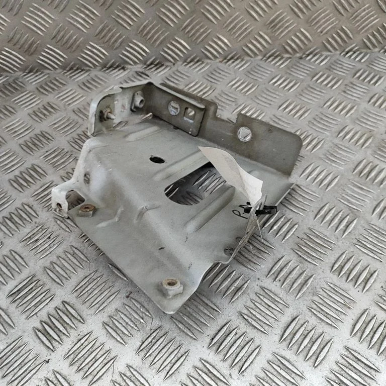 Spārna kronšteins 03D25312R
