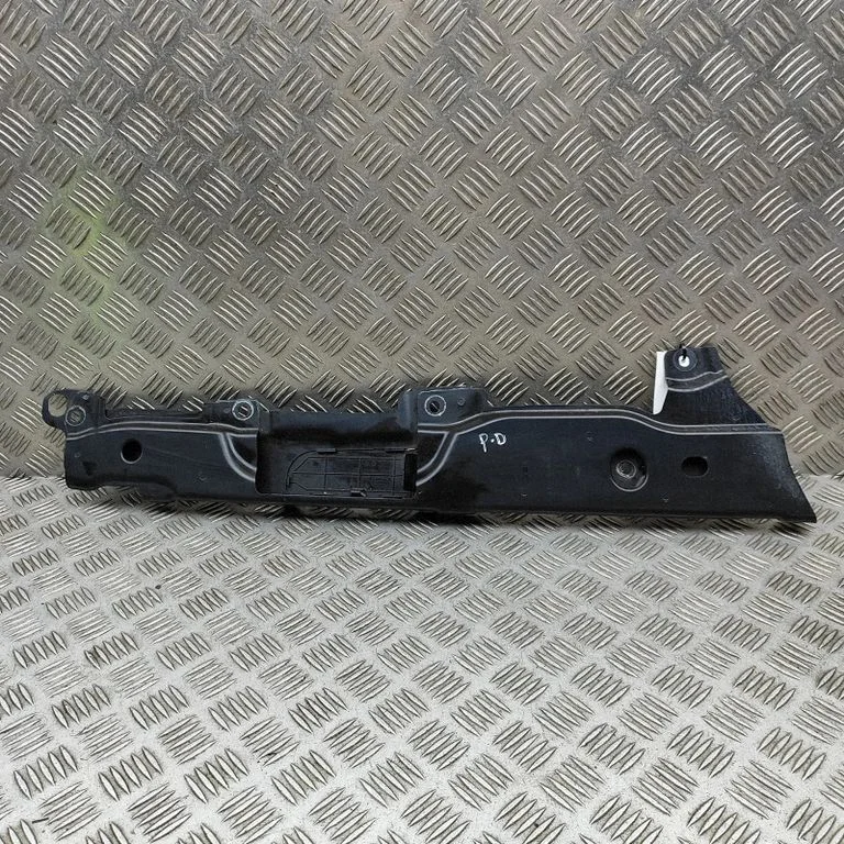 Spārna kronšteins HY3216150AA