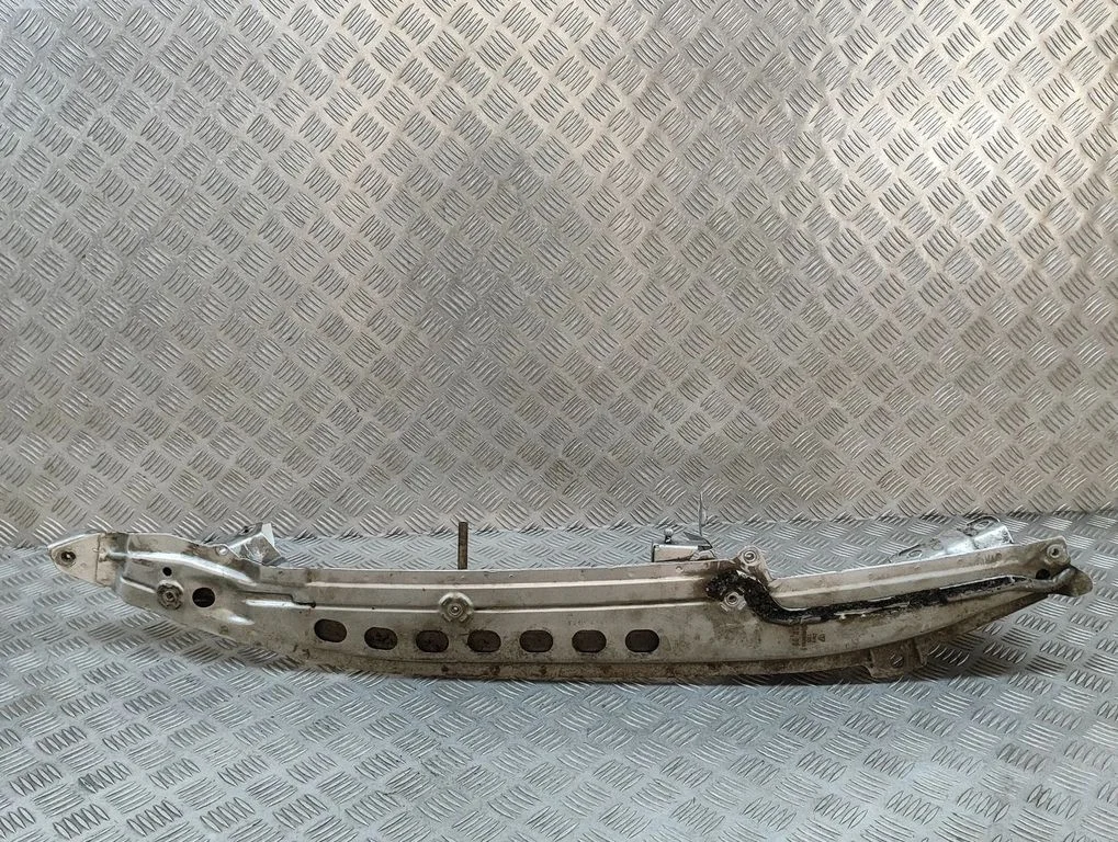 Spārna kronšteins 7L5805175A