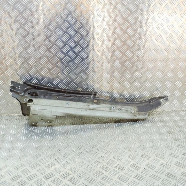 Spārna kronšteins 4L0805175