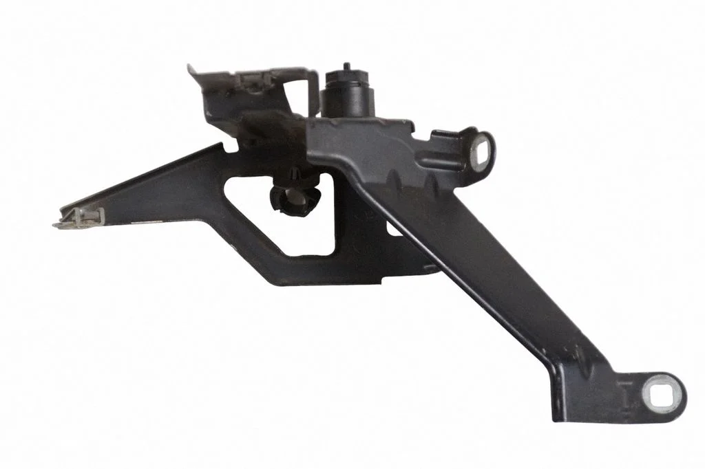 Fender mounting bracket – front right