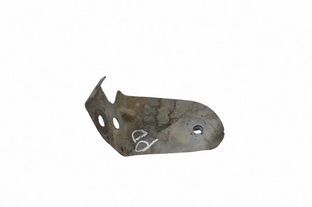 Spārna kronšteins – priekšējā labā