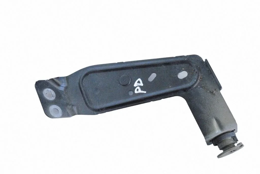 Fender mounting bracket – front right