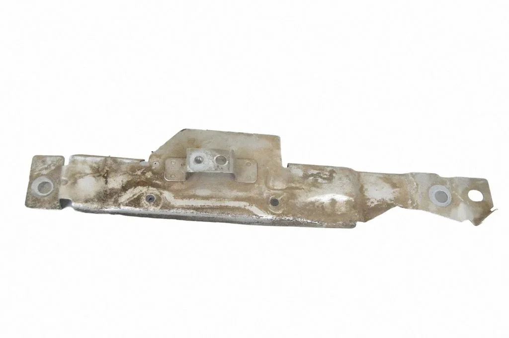 Fender mounting bracket – front left
