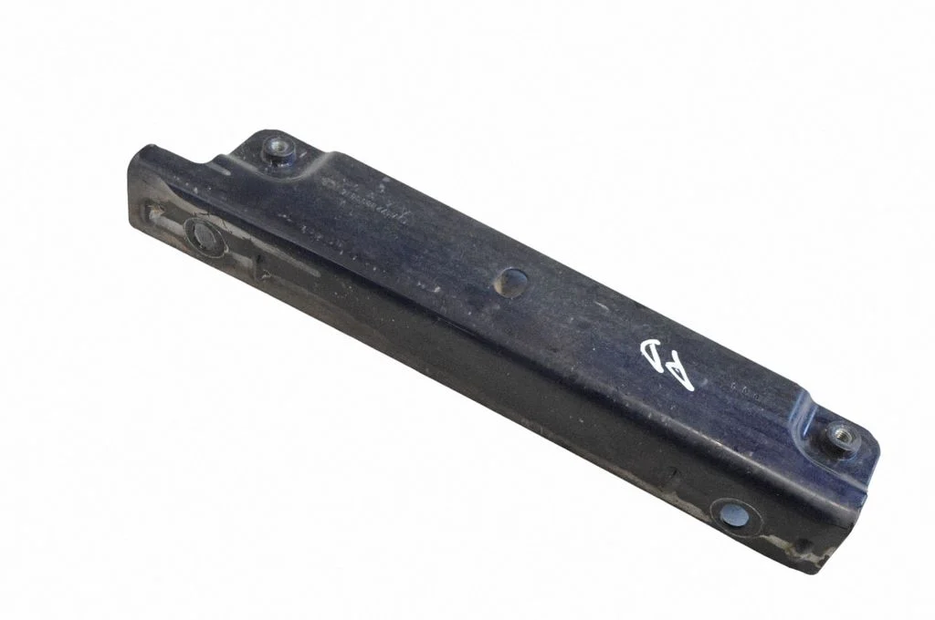 Wspornik błotnika A1728800814