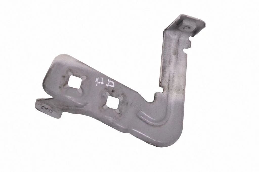 Fender mounting bracket – front right