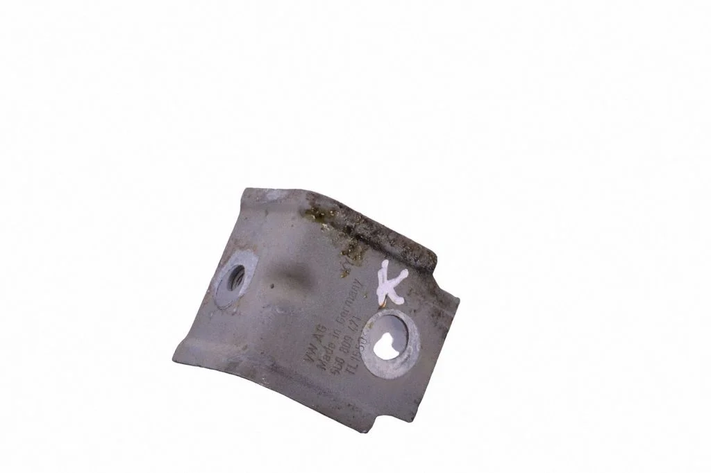 Spārna kronšteins 5G0809471