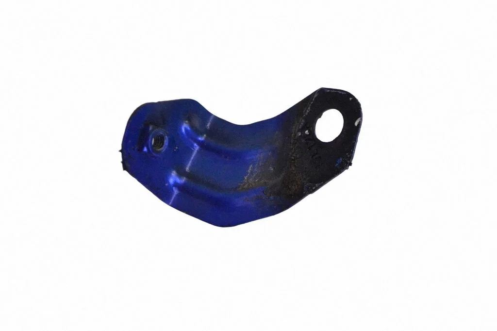 Fender mounting bracket – front right