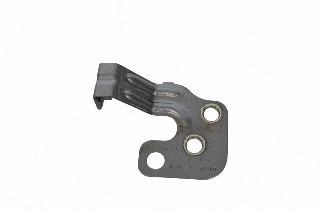 Poritiiva kinnitusklamber J9D316290AC