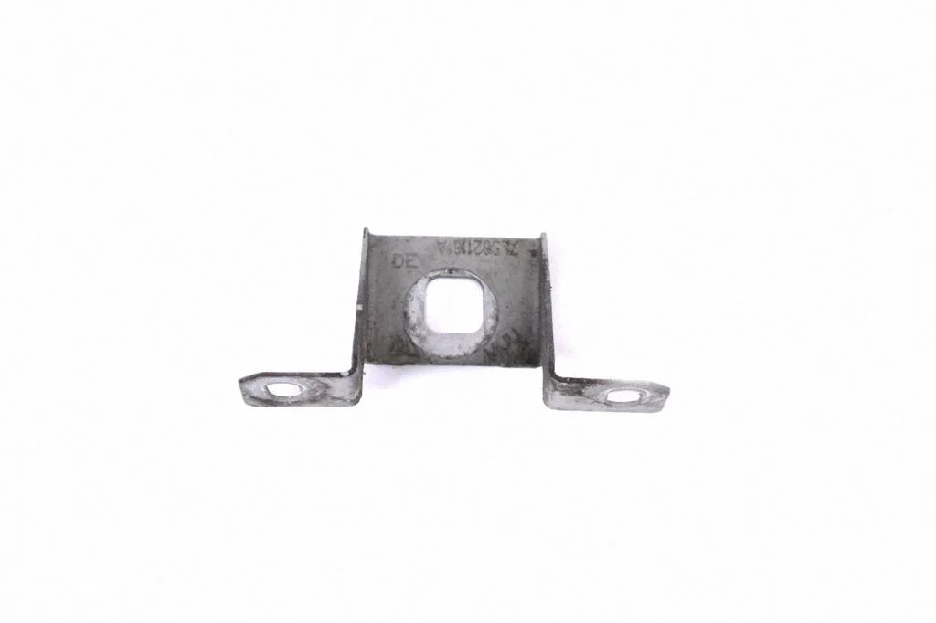 Poritiiva kinnitusklamber 7L5821161A
