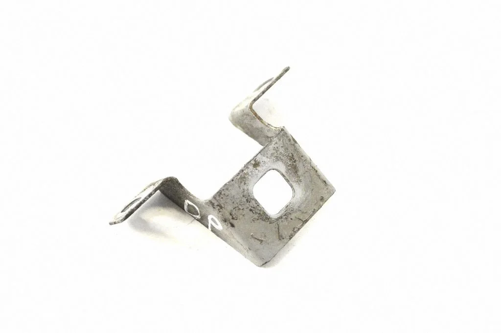 Spārna kronšteins 7L5821161A