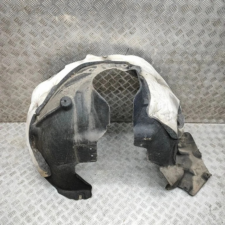 Front wheel arch liner splash guards LJ8B16034AC