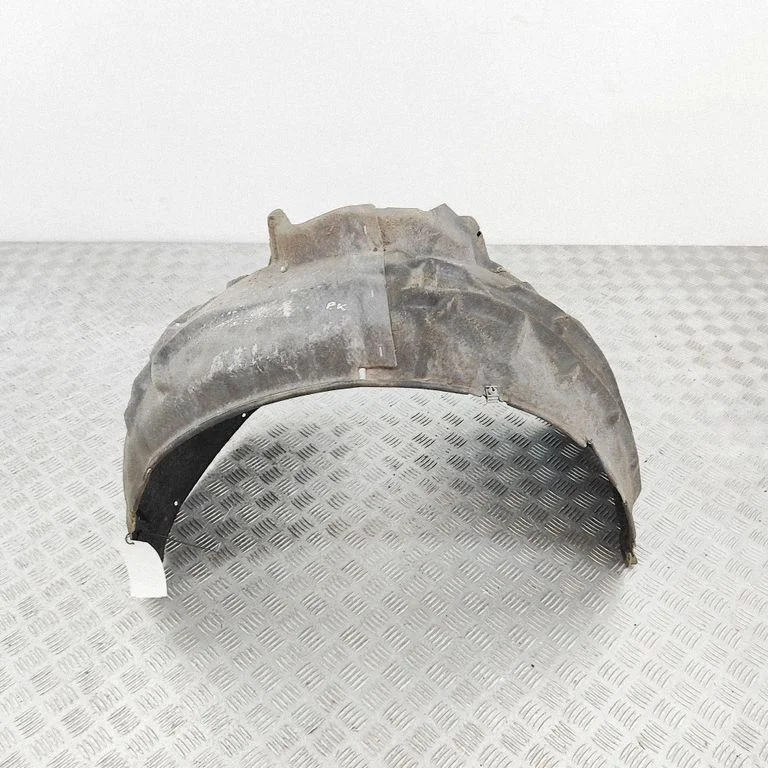 Front wheel arch liner splash guards 8W6821171C