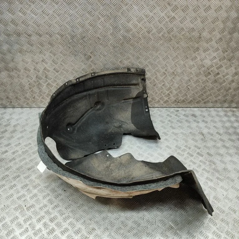 Esimene rattakoopa katteliist / porikaitse LJ8B16034AC