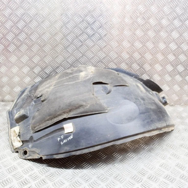 Front wheel arch liner splash guards FK7216A578