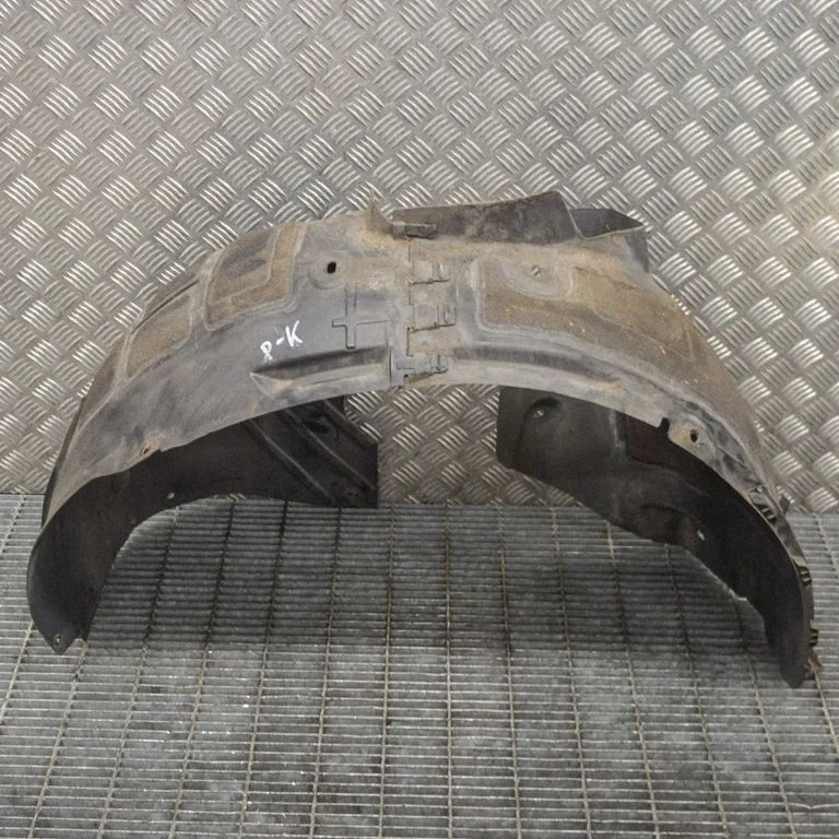 Front wheel arch liner splash guards – left