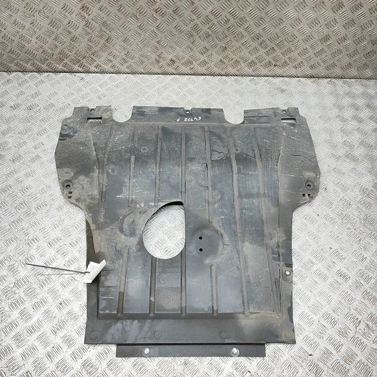 Motora dibena aizsargs 758904945R