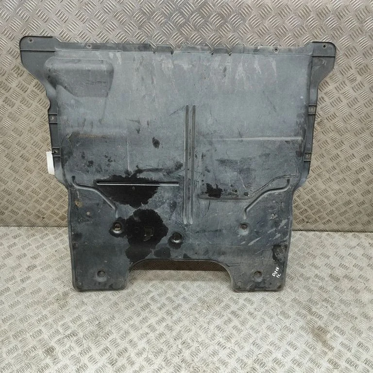 Motora dibena aizsargs 2Q0825236H