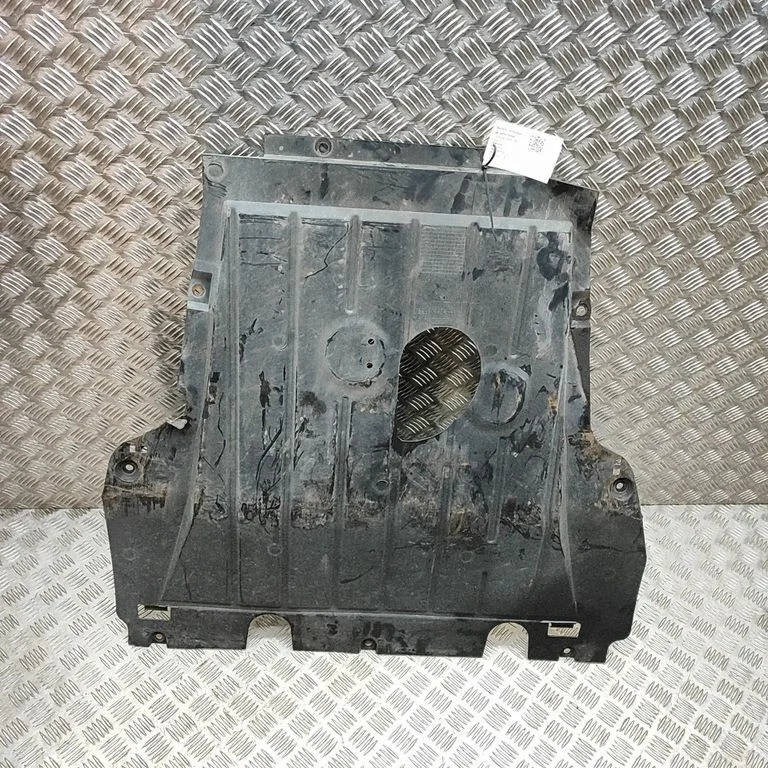 Motora dibena aizsargs 758904945R