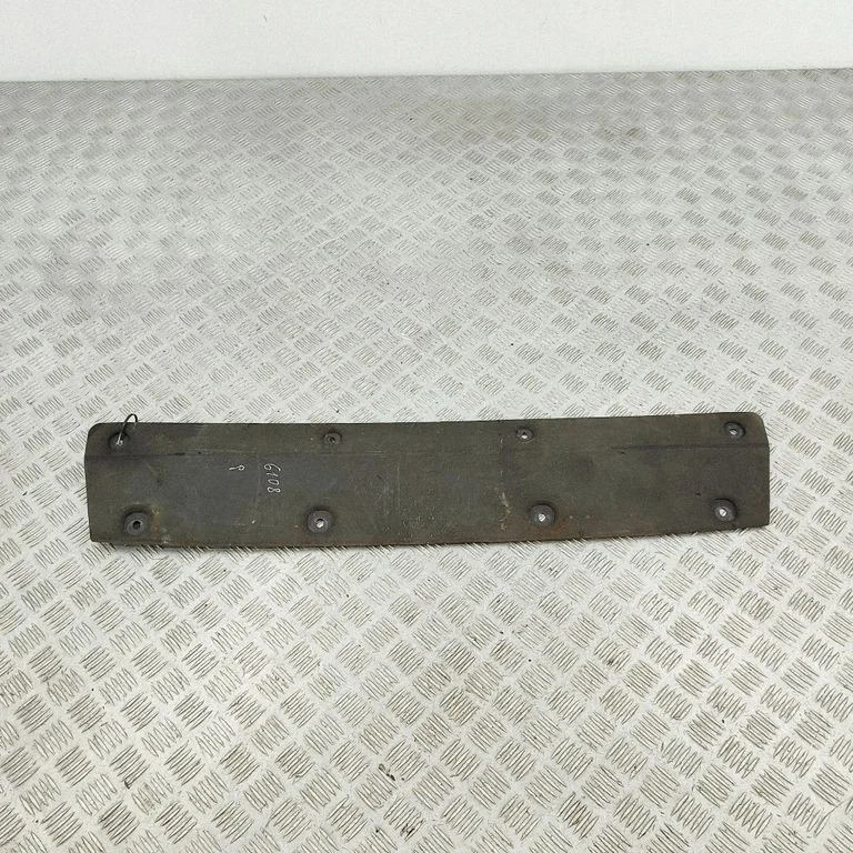 Engine splash shield/under tray K8D26B629BC