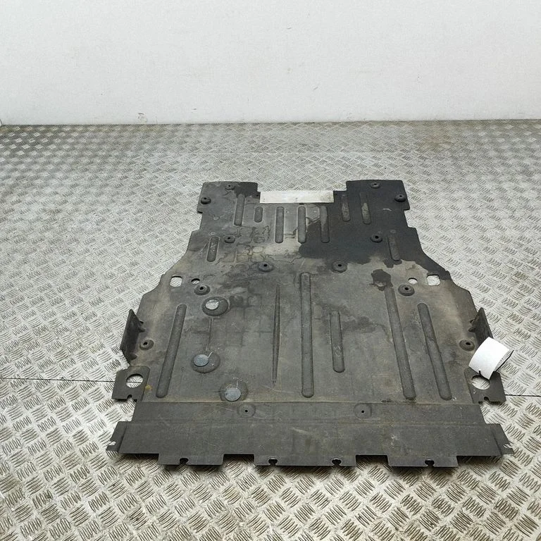 Engine splash shield/under tray K8D26B629AD