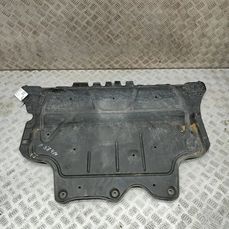 Motora dibena aizsargs 3Q0825236D