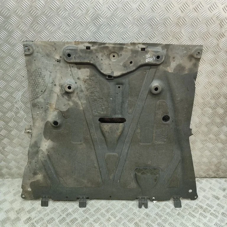 Motora dibena aizsargs 758905940R