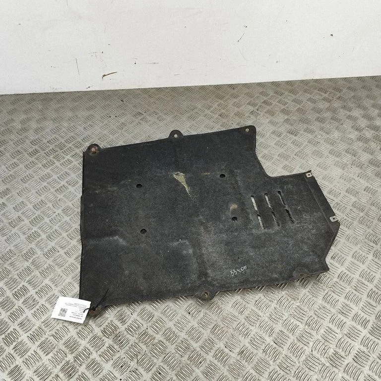 Engine splash shield/under tray 95B825209D
