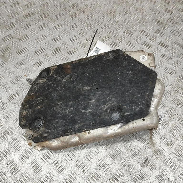 Center/middle under tray cover 5A4C3A0
