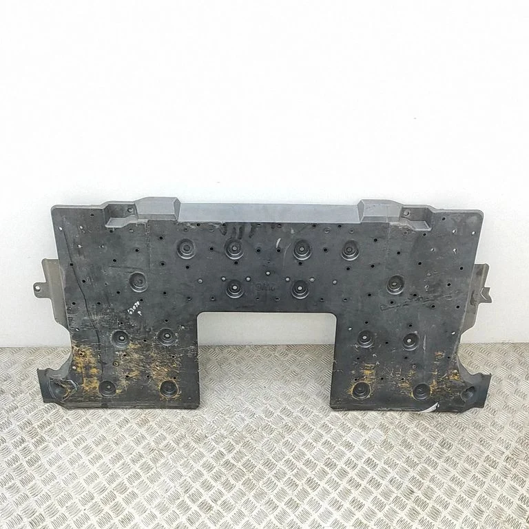 Center/middle under tray cover 748185MP0E